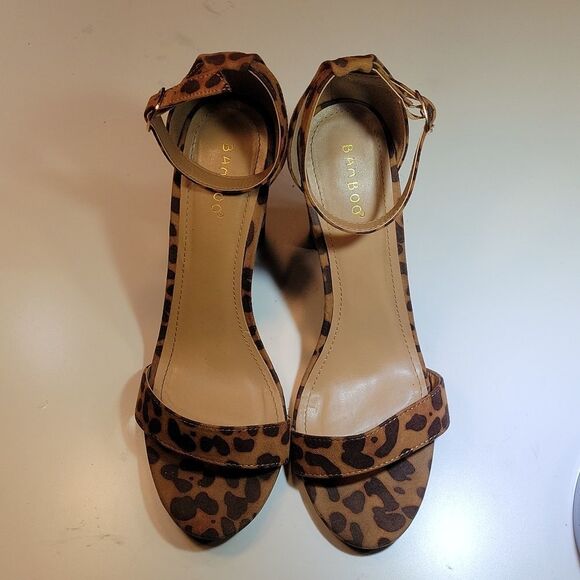 RAMPAGE BAMBOO ANIMAL PRINT DESIGN BLOCK OPEN TOE SINGLE BAND ACROSS SANDAL - Picture 4 of 16